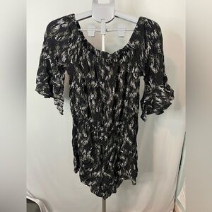 Black‎ Express floral romper size large